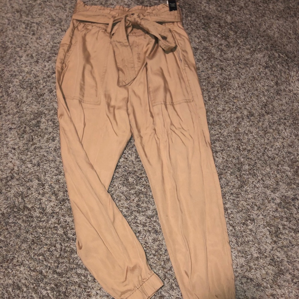Abercrombie satin tan joggers, NWT